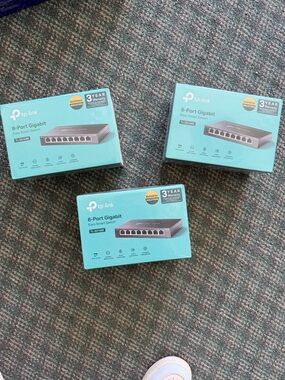 TP-Link 8-Port Gigabit Easy Smart Switch in teal